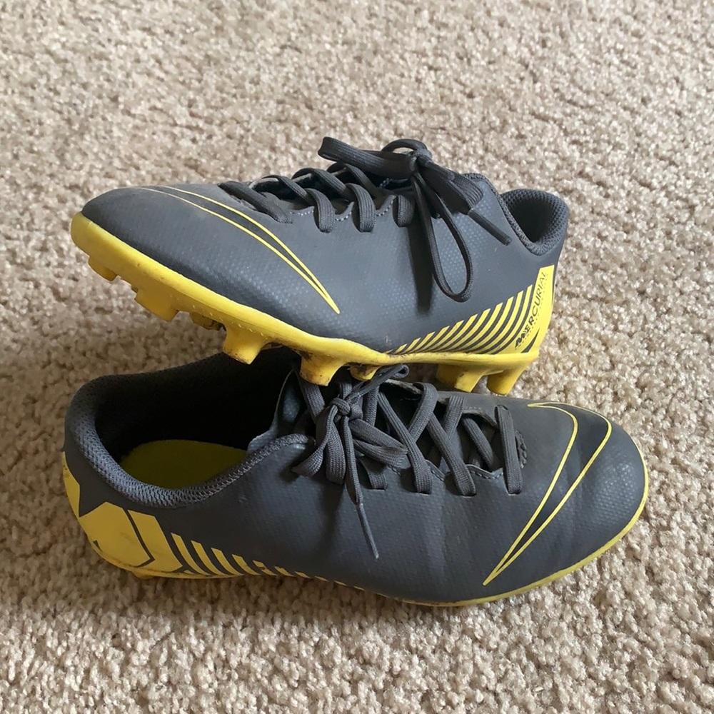 Kids soccer cleats